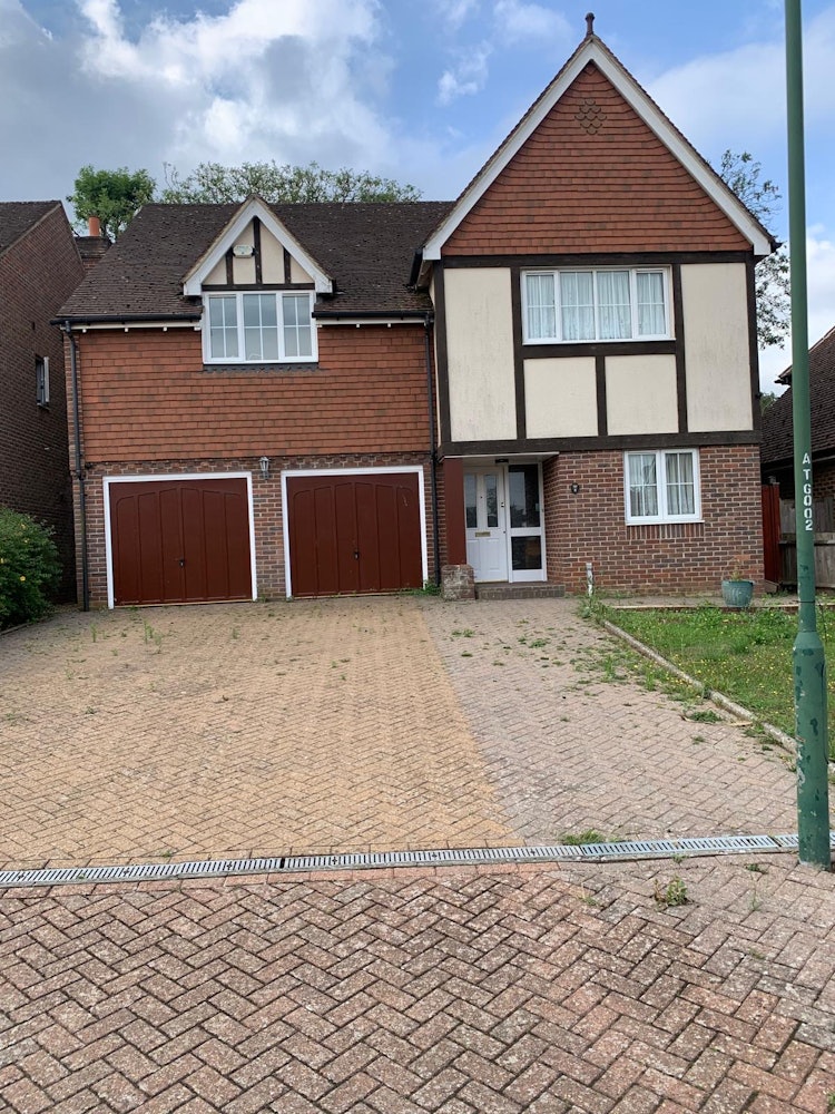 5 bedroom detached house