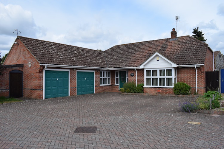 3 bedroom detached bungalow