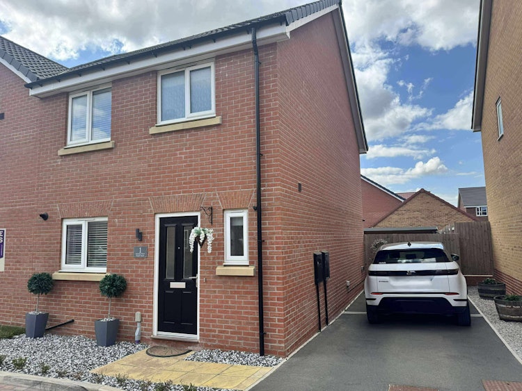 3 bedroom semi-detached house