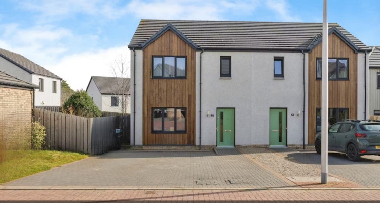 3 bedroom semi-detached house