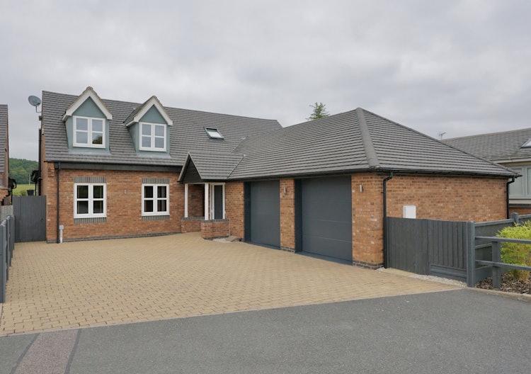 4 bedroom detached house
