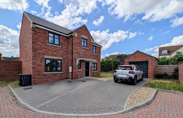 4 bedroom detached house