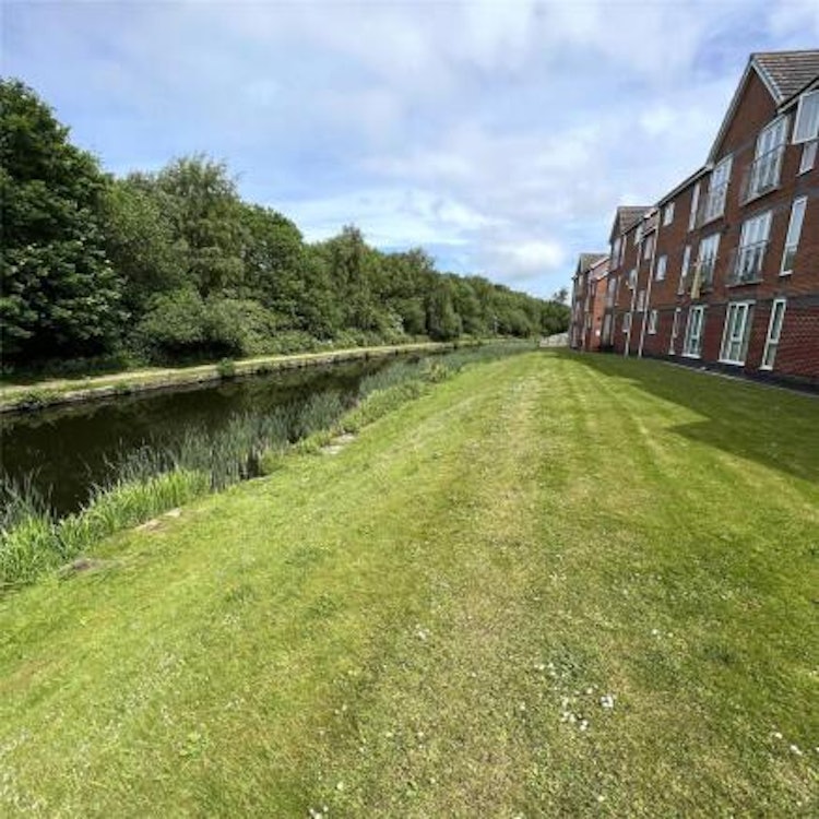 2 bedroom ground floor flat