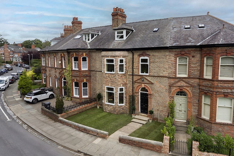 6 bedroom terraced house