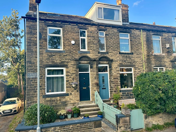 3 bedroom end of terrace house