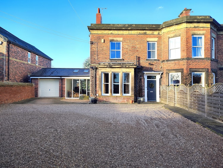 3 bedroom semi-detached house