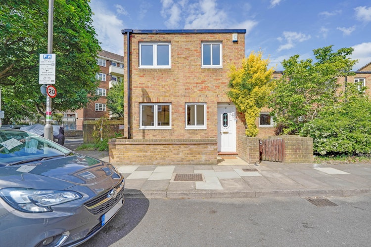 4 bedroom detached house