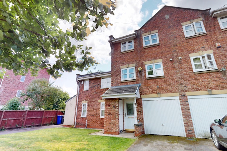 3 bedroom town house