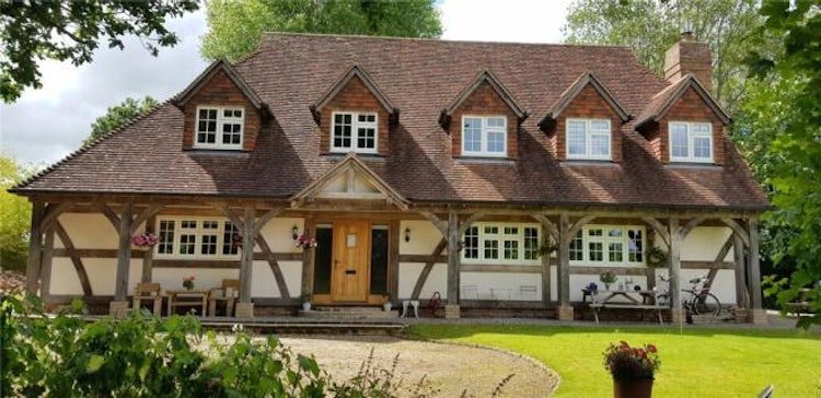 6 bedroom detached house