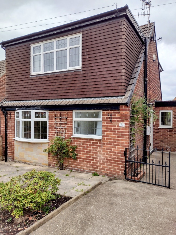 2 bedroom detached house