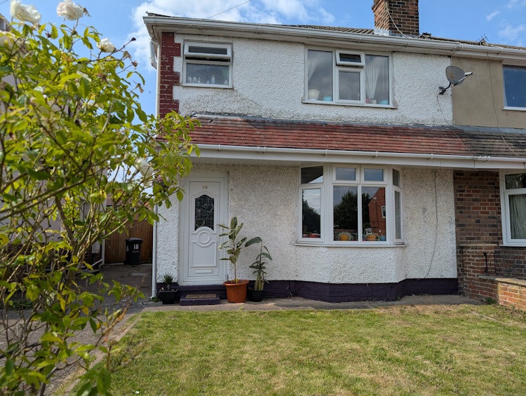 3 bedroom semi-detached house