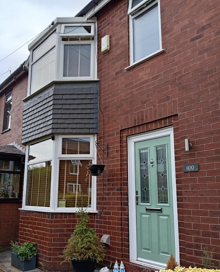 3 bedroom end of terrace bungalow