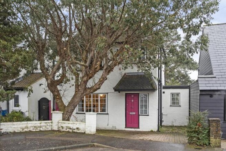 3 bedroom detached house