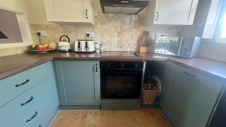 2 bedroom maisonette
