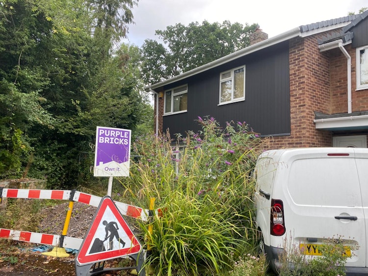 6 bedroom link detached house