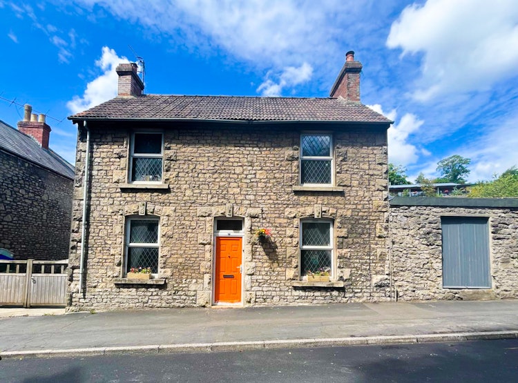 3 bedroom detached house