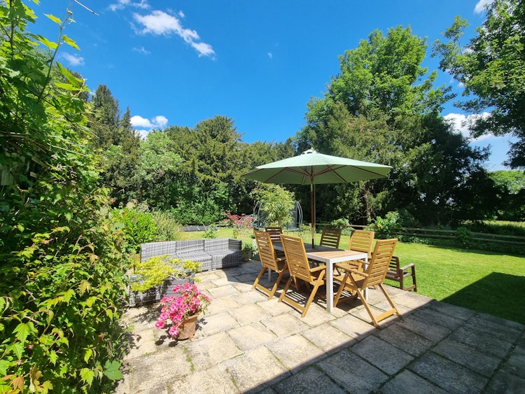 6 bedroom semi-detached house