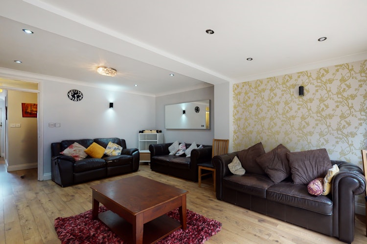 4 bedroom terraced house