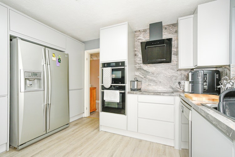 3 bedroom detached house