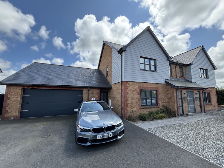 4 bedroom detached house