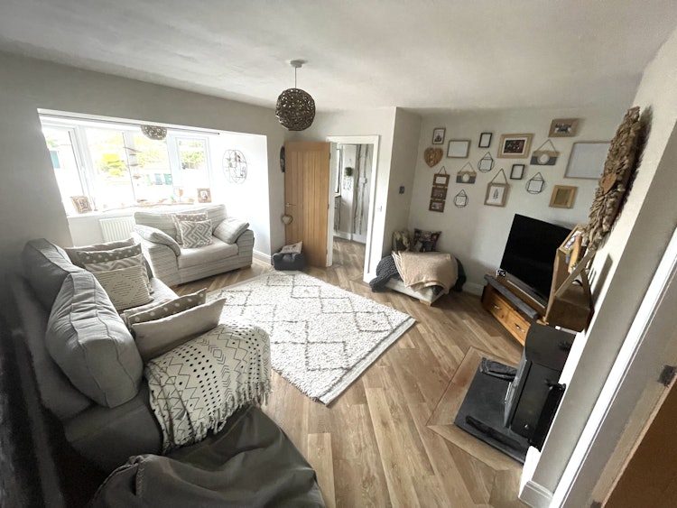 3 bedroom detached house