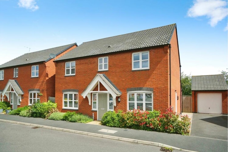 4 bedroom detached house