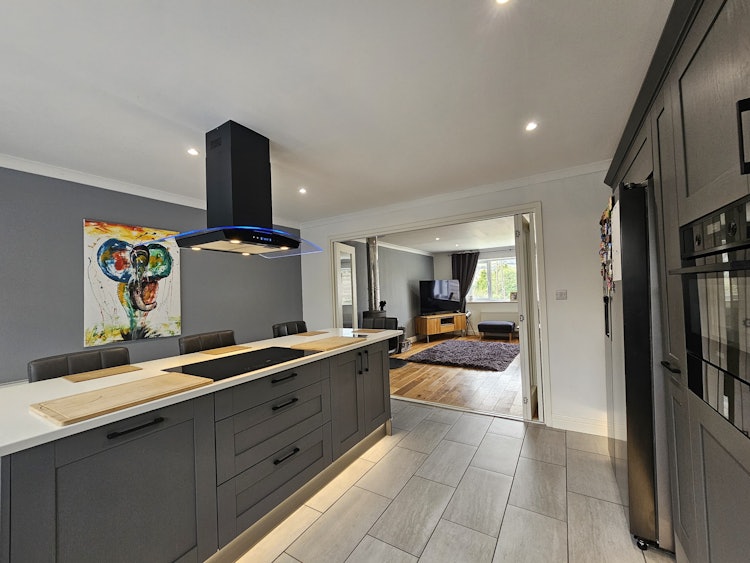4 bedroom detached house