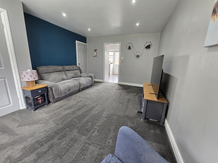 3 bedroom end of terrace house