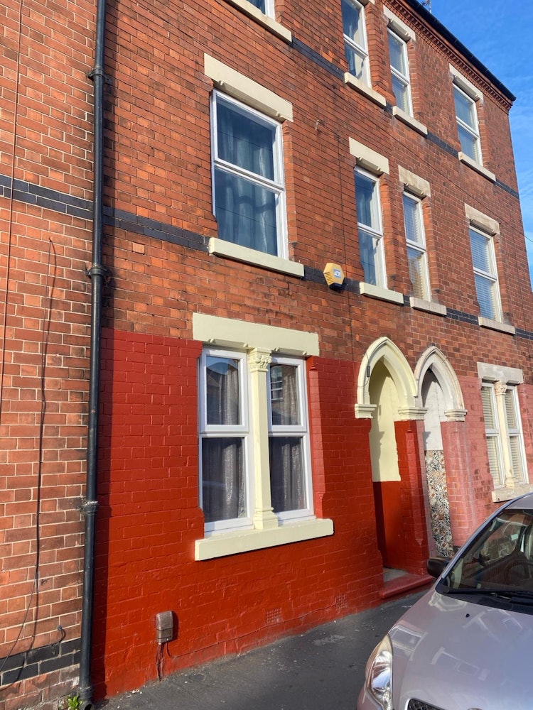 4 bedroom terraced house