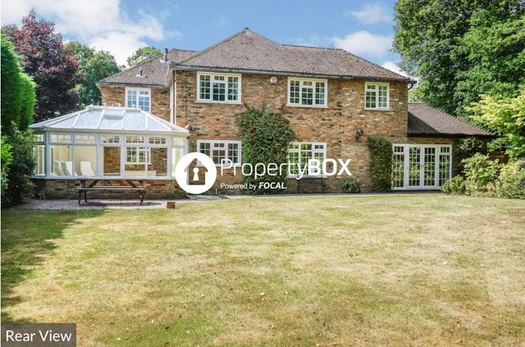 6 bedroom detached