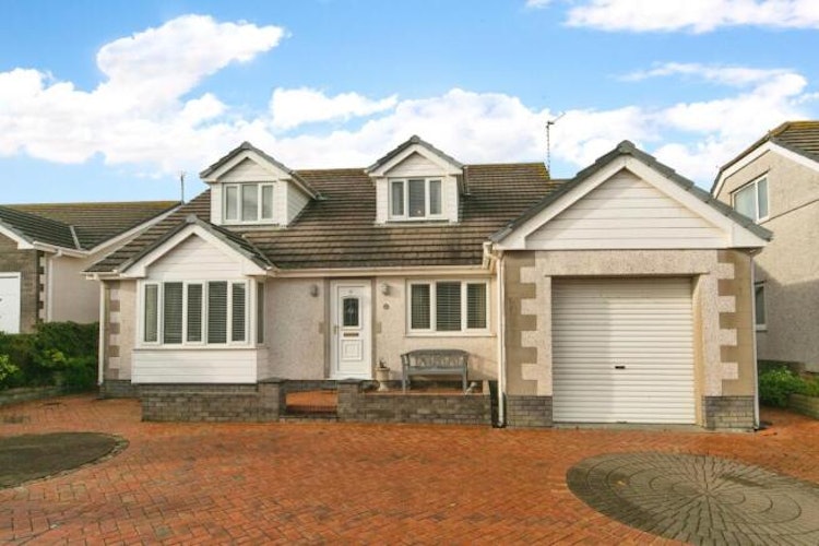 4 bedroom detached bungalow