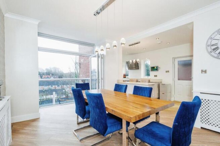 5 bedroom semi-detached house
