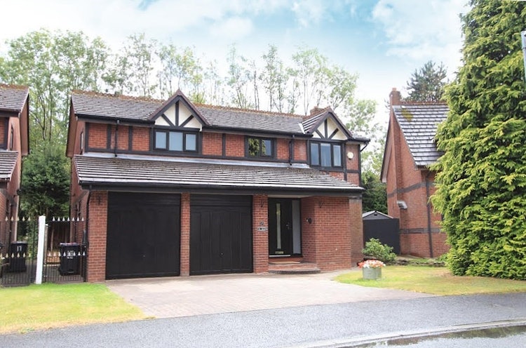 4 bedroom detached house