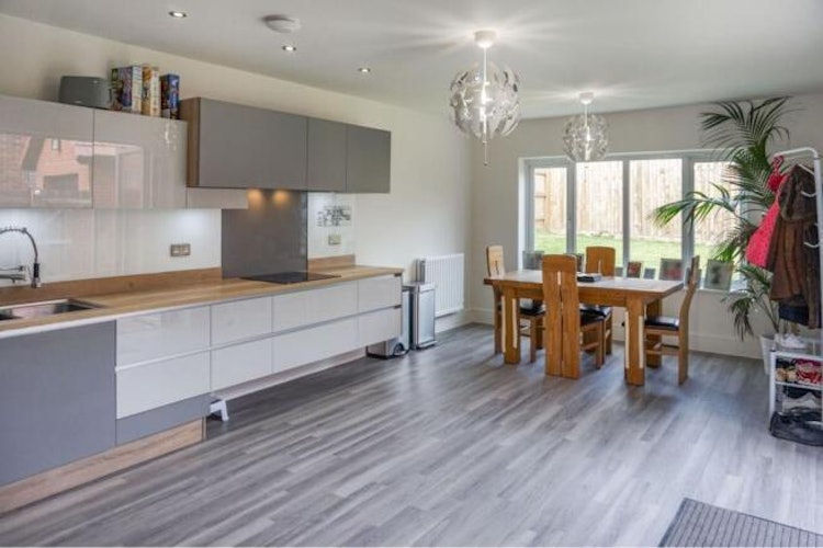 4 bedroom detached house
