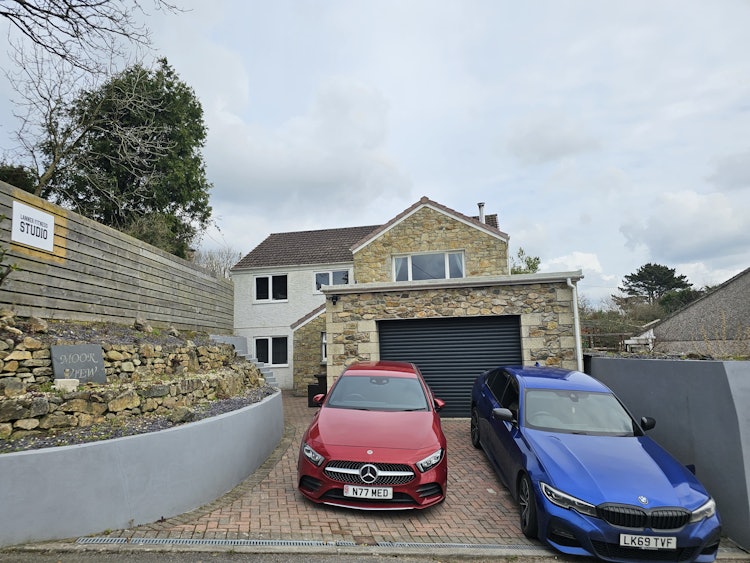 4 bedroom detached house