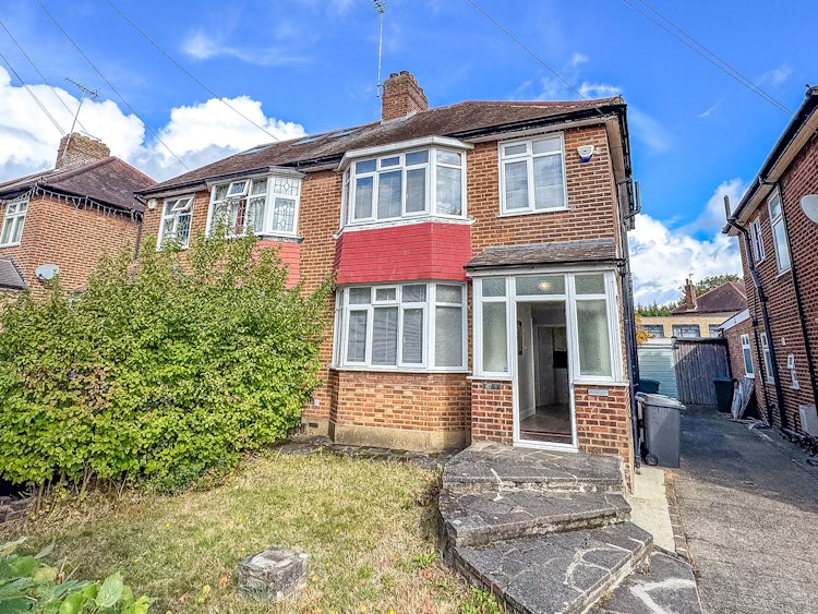 3 bedroom end of terrace house