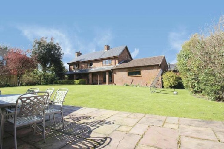 4 bedroom detached house