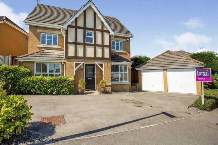 6 bedroom detached house