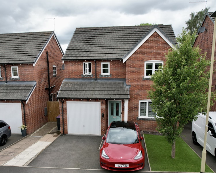 3 bedroom detached house