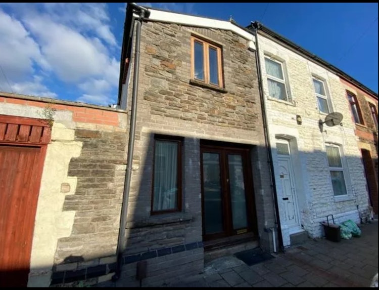 1 bedroom end of terrace bungalow