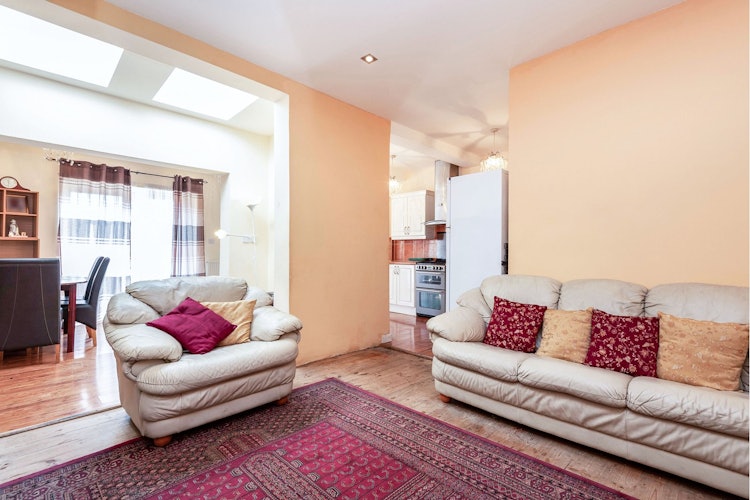 4 bedroom semi-detached house