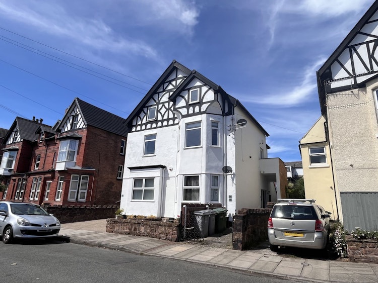 2 bedroom flat