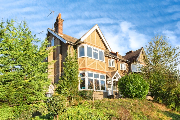 6 bedroom semi-detached house