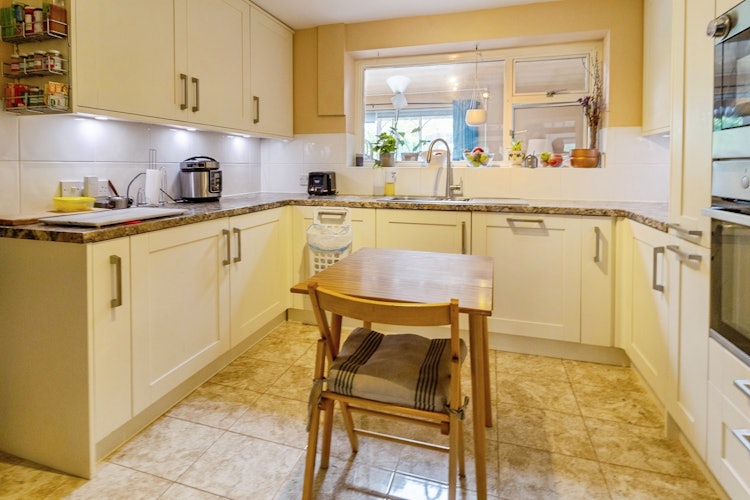 6 bedroom semi-detached house