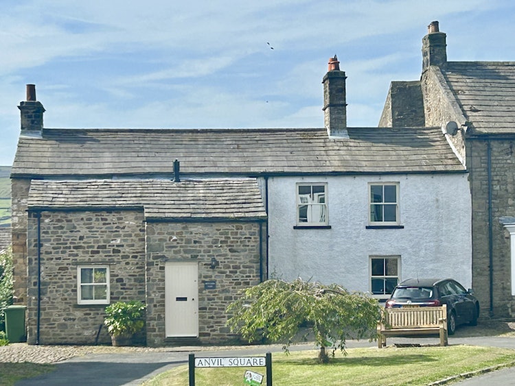 3 bedroom end of terrace house