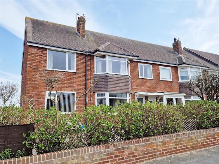 2 bedroom purpose built flat