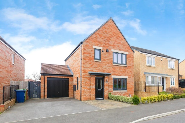 3 bedroom detached house