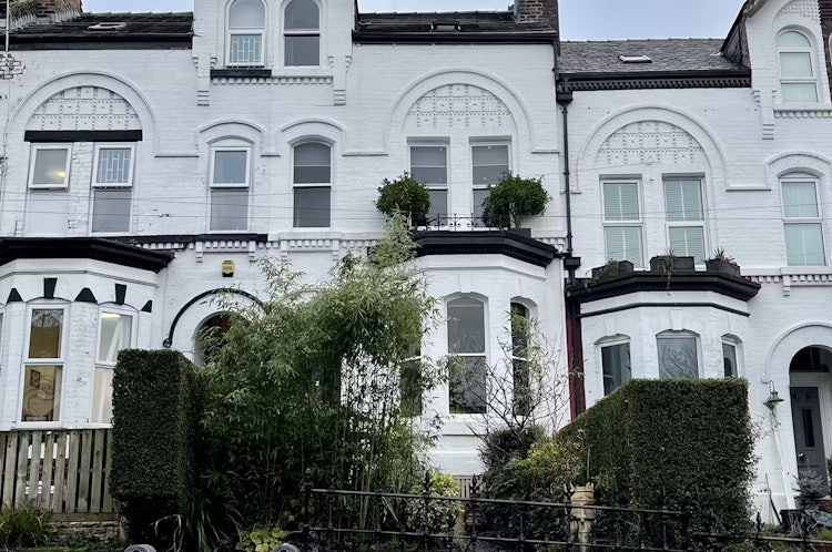 5 bedroom terraced house