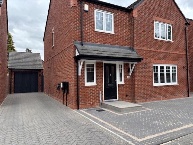 4 bedroom detached house