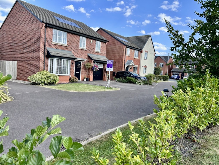 4 bedroom detached house